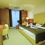 Aquacity Mountain View 4*