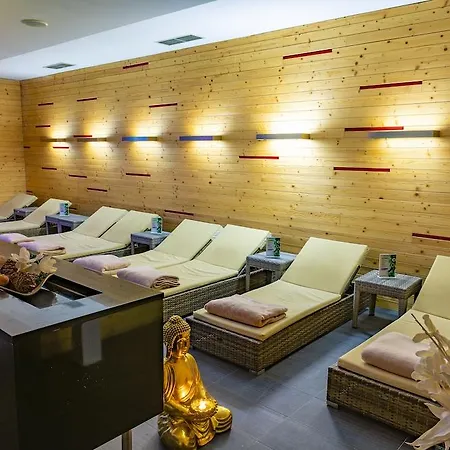 Hotel Aquacity Mountain View 4*