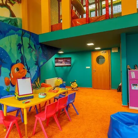 Aquacity Mountain View Готель 4*