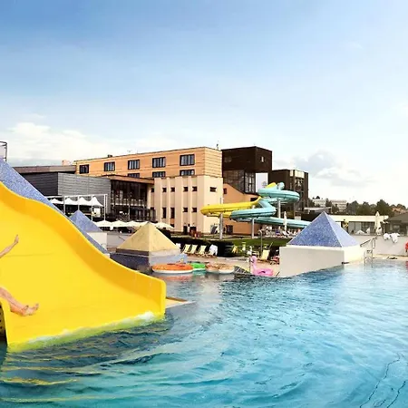 Aquacity Mountain View Готель Попрад