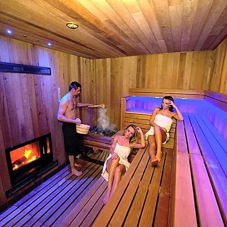 Aquacity Mountain View 4*