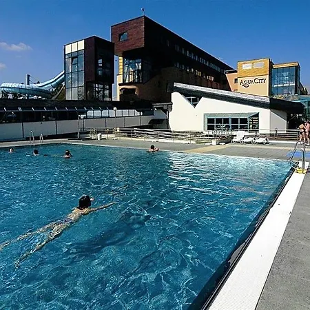 Aquacity Mountain View מלון פופראד