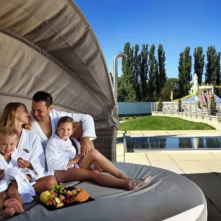 فندق Aquacity Mountain View 4*