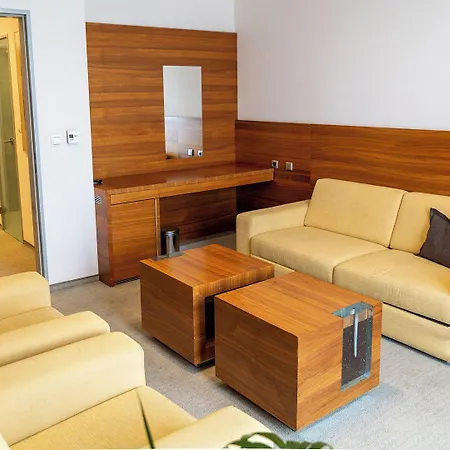 Aquacity Mountain View 4* بوبراد