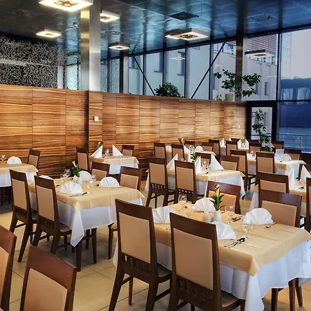 Hotel Aquacity Mountain View Poprad