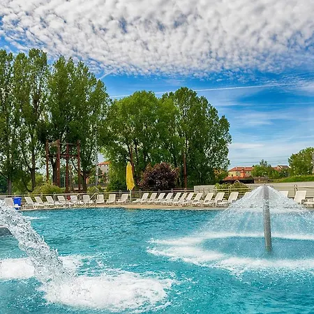 Aquacity Mountain View Hotel