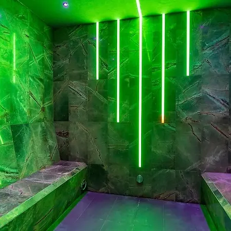 فندق Aquacity Mountain View 4*