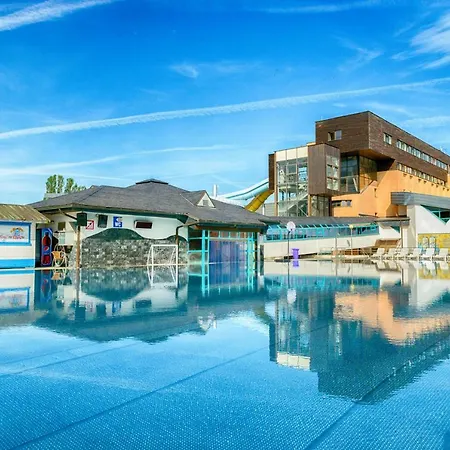 Hotel Aquacity Mountain View 4*