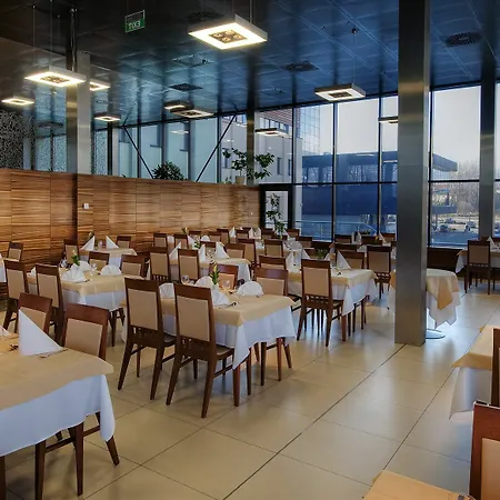 Hotel Aquacity Mountain View Poprad