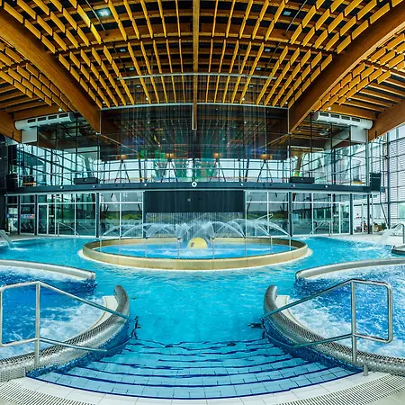 فندق Aquacity Mountain View 4*