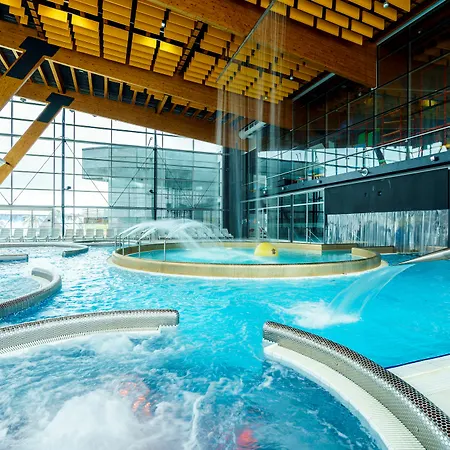 Hotel Aquacity Mountain View Poprad