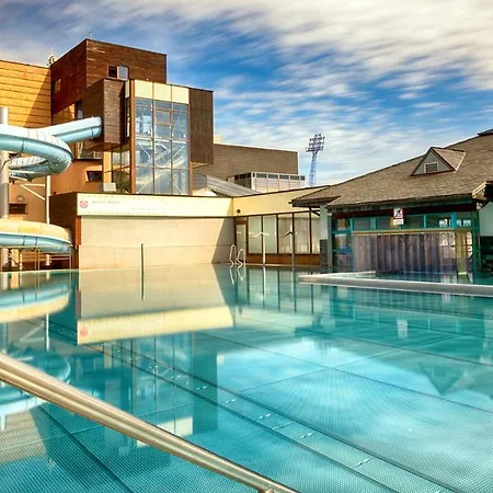 Aquacity Mountain View فندق بوبراد